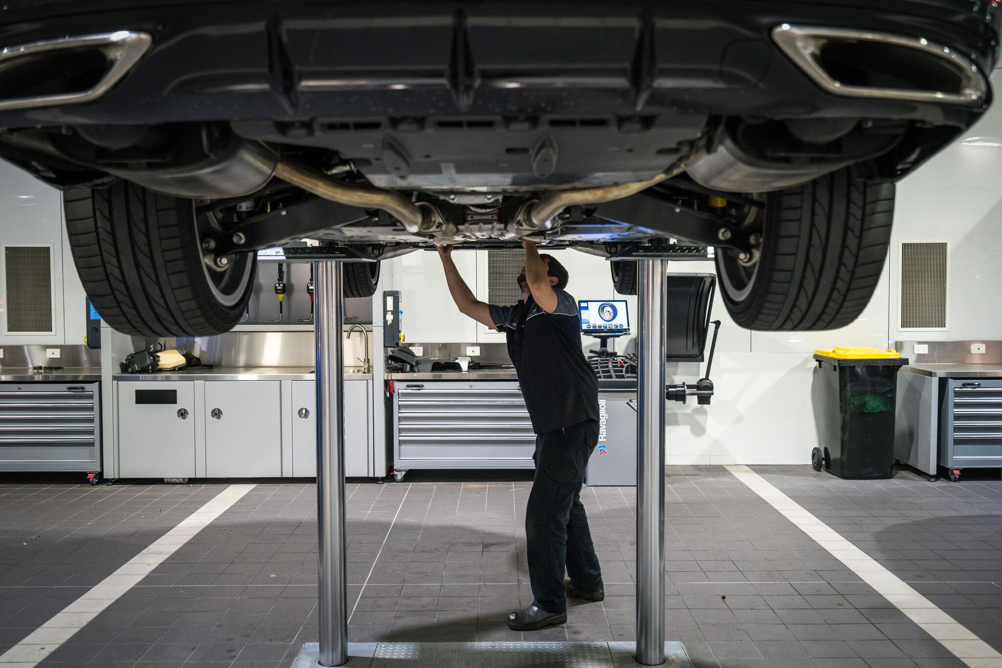 under_car2